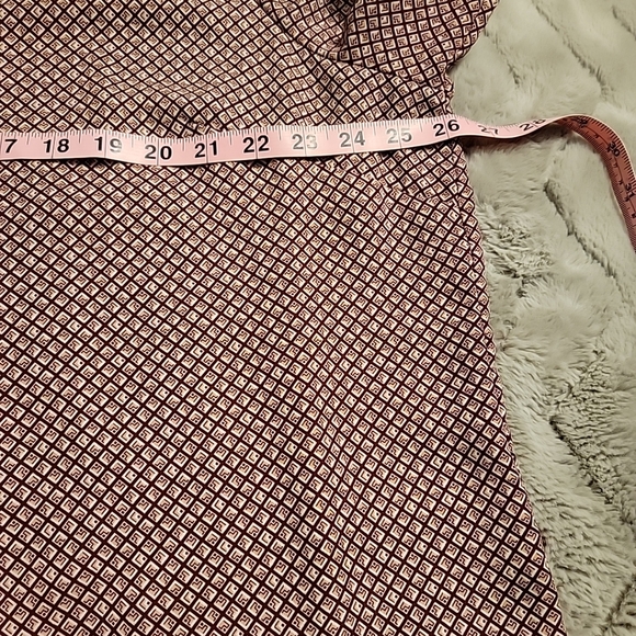 Liz Claiborne Career Womens Size XXL Pullover Top Button Detail Burgundy & Tan - Picture 9 of 12